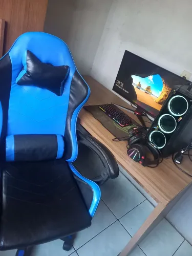 Vendo Pc completo com mesa e cadeira - R$ 2.000