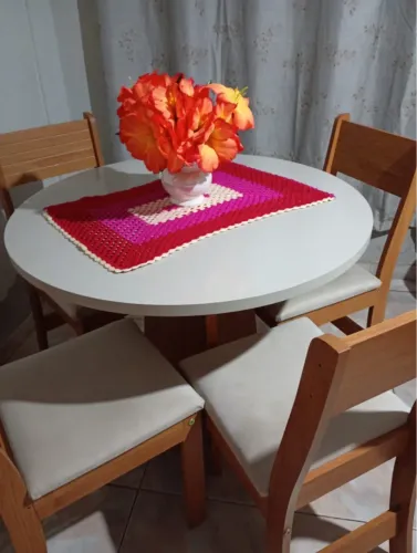 Mesa com 4 cadeiras