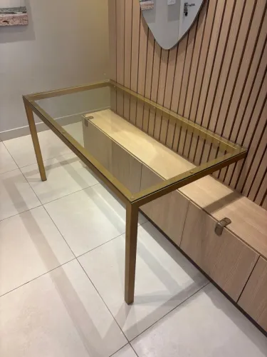 Mesa em Metalon com tampo em vidro