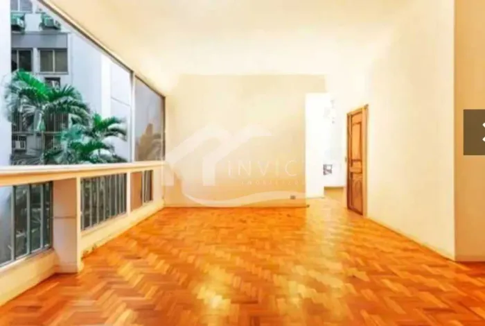 Belíssimo apartamento localizado na lagoa próximo ao Parque Lage.