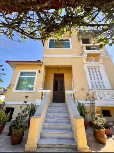 Casa para Venda em Petrópolis, Centro, 4 dormitórios, 1 suíte, 3 banheiros, 4 vagas