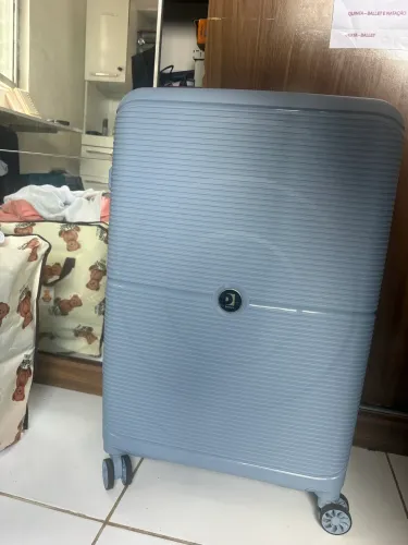 Mala viagem 32kg delare nunca usada