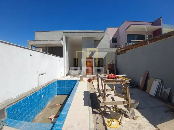 Casa à venda com piscina no Jd. Bela Vista em Rio das Ostras, 3 quartos