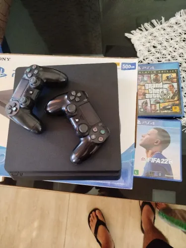 PS4 slim 500GB com 2 controles