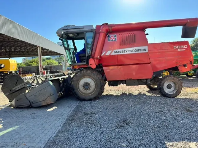 Colheitadeira Massey Ferguson 5650