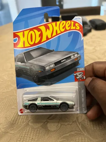Carrinho hot wheels DMC delorean