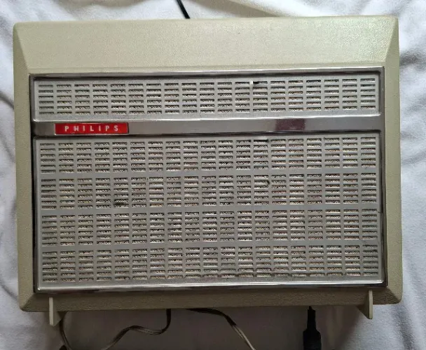 Vitrola Philips antiga (década 60), modelo NG 1151, pilha e energia (fonte 9 volts 