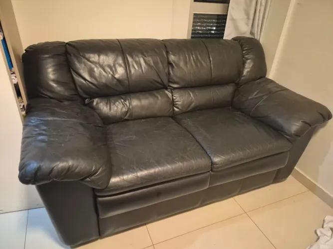 Sofá couro 2 lugares
