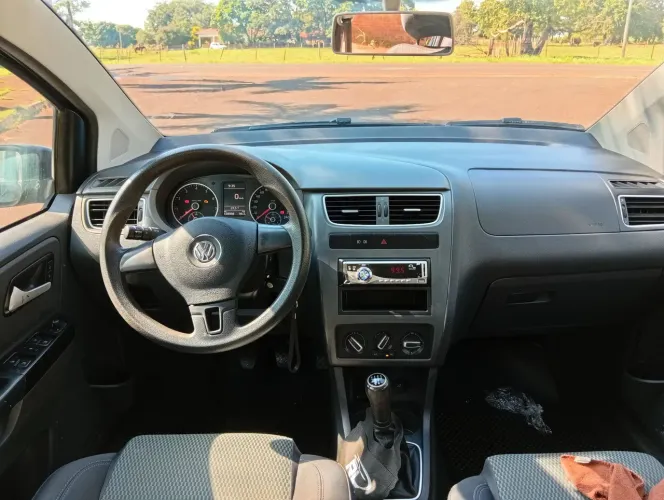 Volkswagen Fox Bluemotion 1.6 MI Total Flex 5P. 2013