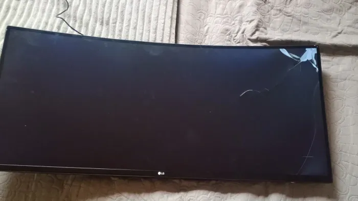 Monitor LG quebrado