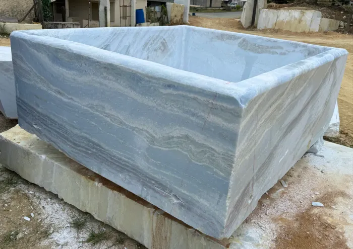 Piscina Monolítica em Pedra Natural - Calcita Azul - 190 x 185 cm