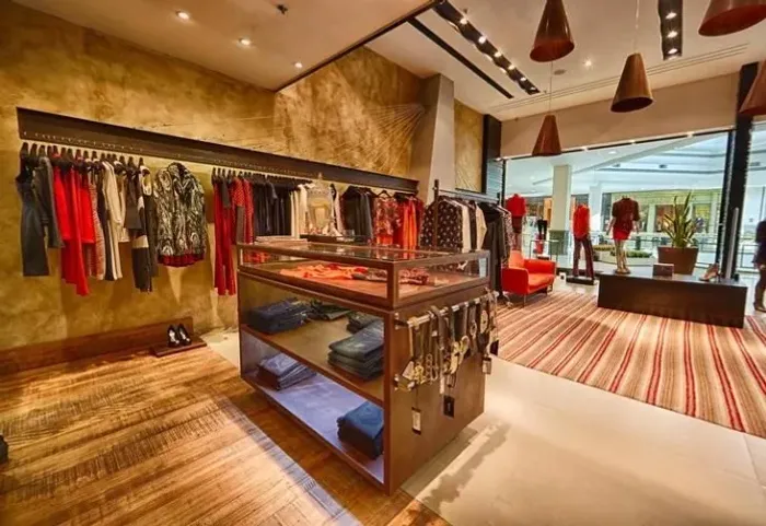 CUIDO DA SUA LOJA - NOITE/MADRUGADA.