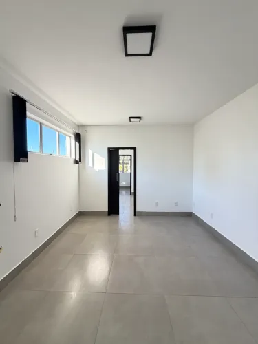 Kitnet ou Sala Comercial no Centro de Arcos - R$ 1.000