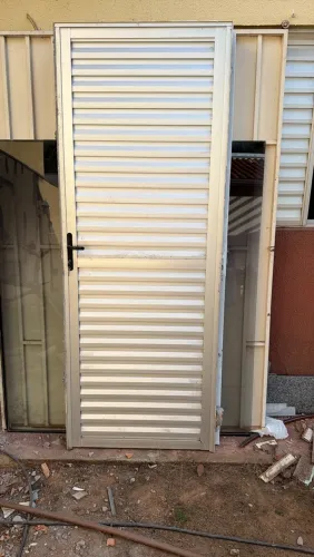 Porta 2,10 por 0,80