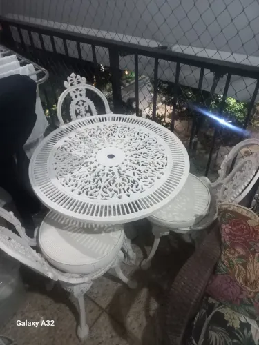 Mesa de varanda trabalhada ferro com 3 cadeiras