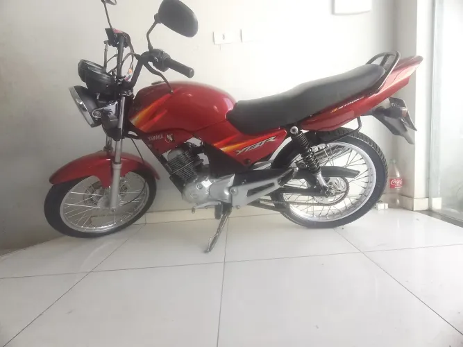 Vendo moto econômica e conservada