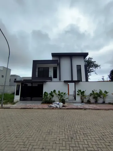 Casa de condomínio para aluguel com 230 metros quadrados com 4 quartos