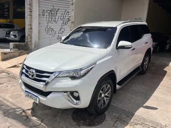 Toyota Hilux SW4 SRX 4X4 2.8 TDI 16V Dies. Aut. 2016