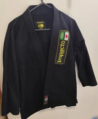 Kimono jiu-jitsu Infantil ( Tamanho M2) NÃO CONSIGO BAIXAR O VALOR!