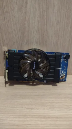 Placa de Video Nvidia Gigabyte GeForce GTX 550 Ti 1 GB PCIe