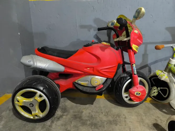 Moto elétrica Bandeirante com bateria