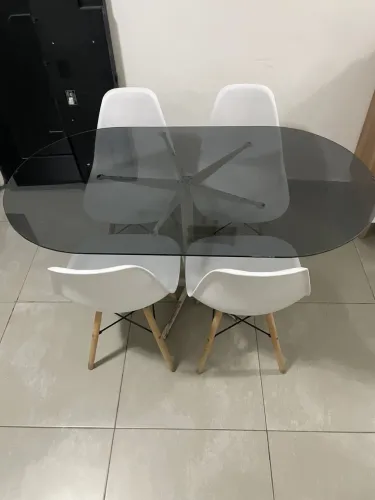 Mesa com 4 cadeiras