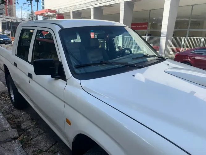 Mitsubishi L200 GL 2.5 4X4 CD Diesel 2011