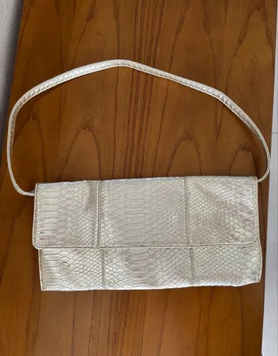 Carteira tipo clutch dourada
