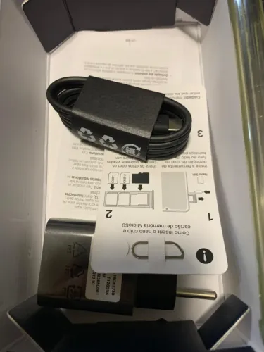 Motorola Moto E13 na cor Verde com 4 GB de RAM e 64 GB de armazenamento