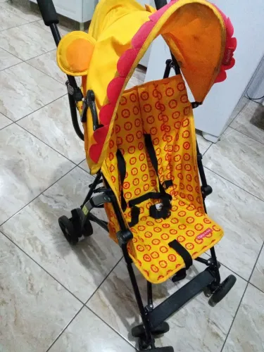Carrinho de passeio , pra bebê ótimo estado 