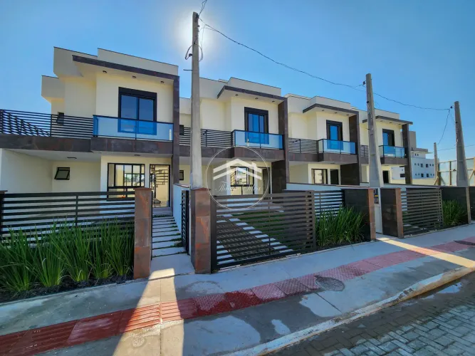 Sobrado na Praia de Fora, Palhoça-SC - 3 Dorm/1 suíte, 400mt do mar