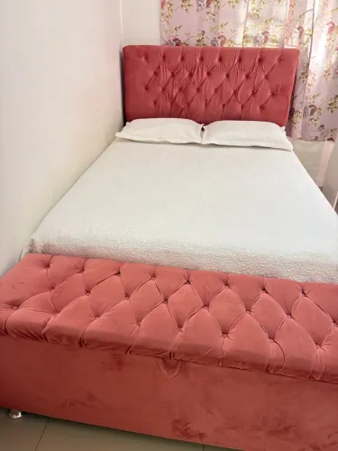 VENDO CAMA COMPLETA COM BAÚ