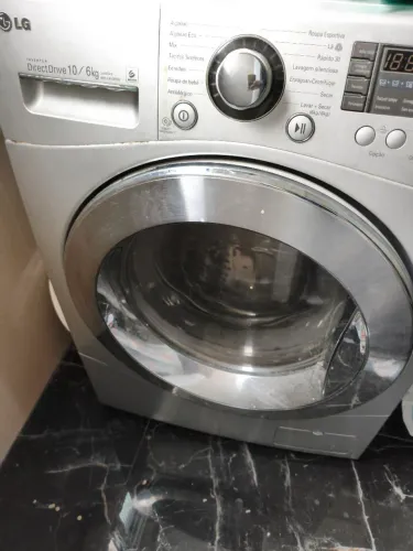 Máquina de lavar roupa- lava e seca