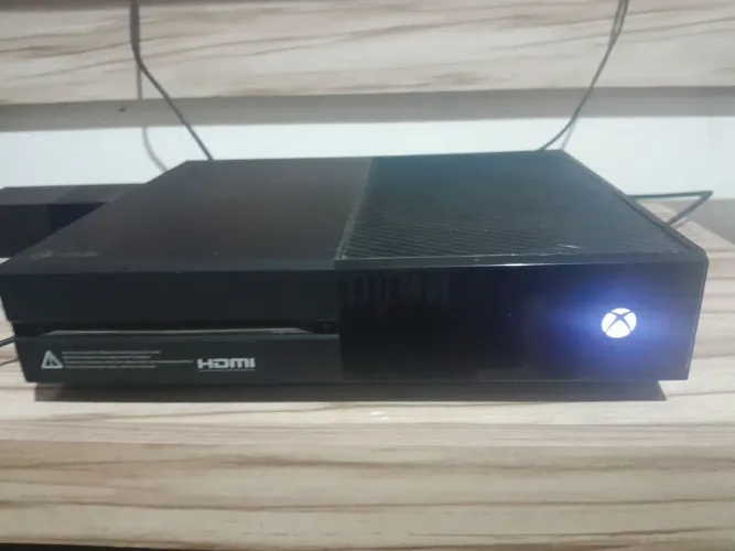 Xbox One 500GB + Controle Series S/X 1,5 ano - R$700 - Jogos Opcional