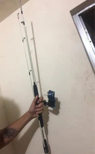 Vendo molinete e vara de pesca novos praticamente