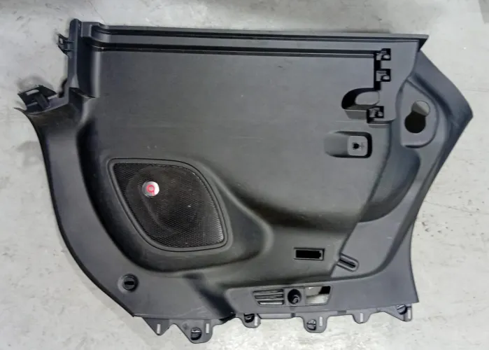 Moldura Lateral Esquerda do Porta-Malas JEEP COMPASS 2023