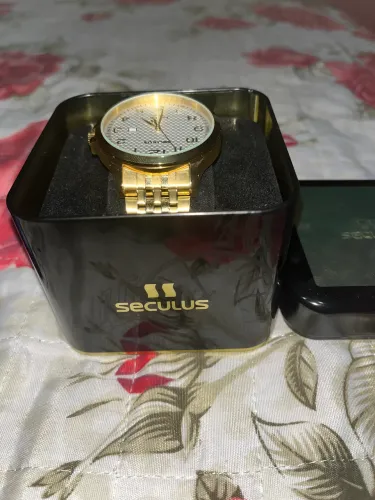 Vendo relógio da séculos