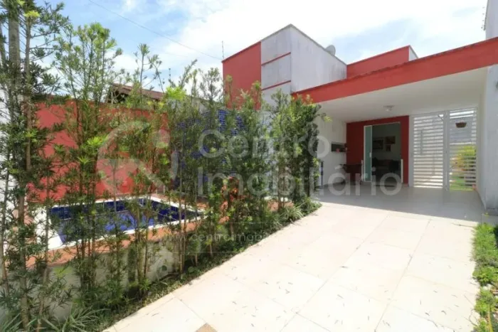 CASA à venda com piscina e 3 quartos em Peruíbe, no bairro Stella Maris