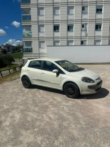 Fiat Punto Essence 1.6 Flex 16V 5P 2014