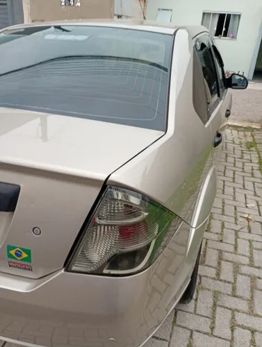 Ford Fiesta Sedan 1.0 8V Flex 4P 2011
