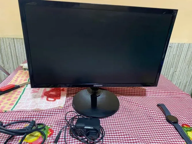 Monitor Samsung 22, HDMI, VGA