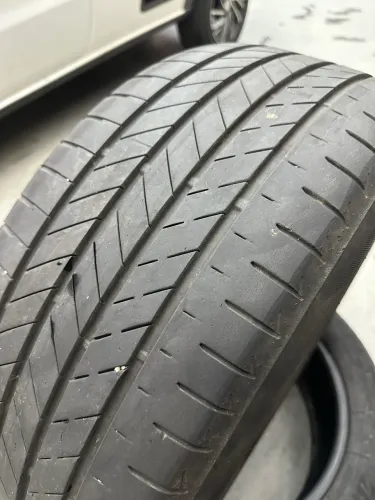 Pneus BRIDGESTONE 225/50/18 vendo o par