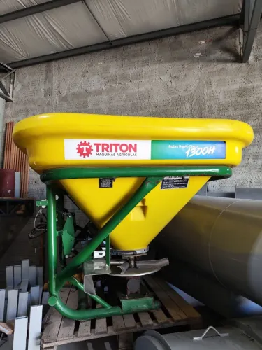 Distribuidor de sementes e adubo Triton Rotax 1300 H