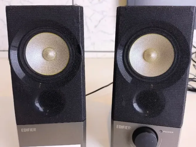 Par de Caixas de som Edifier R19U 2.0  - Funcionando perfeitamente - raridade 