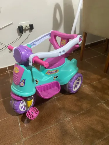 Vendo carrinho de passeio com pedal