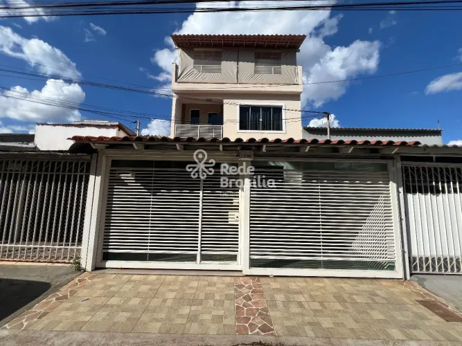 Qi 7 Conjunto M - 5 Quartos - Alto Padrão - Recém Reformado