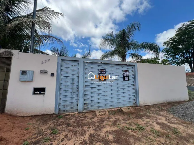 Edícula com amplo terreno de 250m²