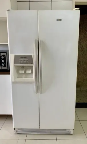 Refrigerador Brastemp side by side BRS70EBANA