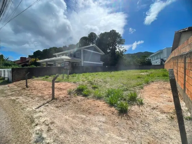 Terreno com 458 m2-Campeche ao lado da av Pqn Príncipe apenas 1 km da praia