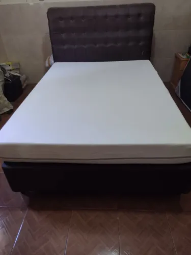 Colchão de casal da marca Ema.